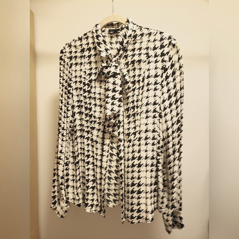 Cue houndstooth silk shirt with bow